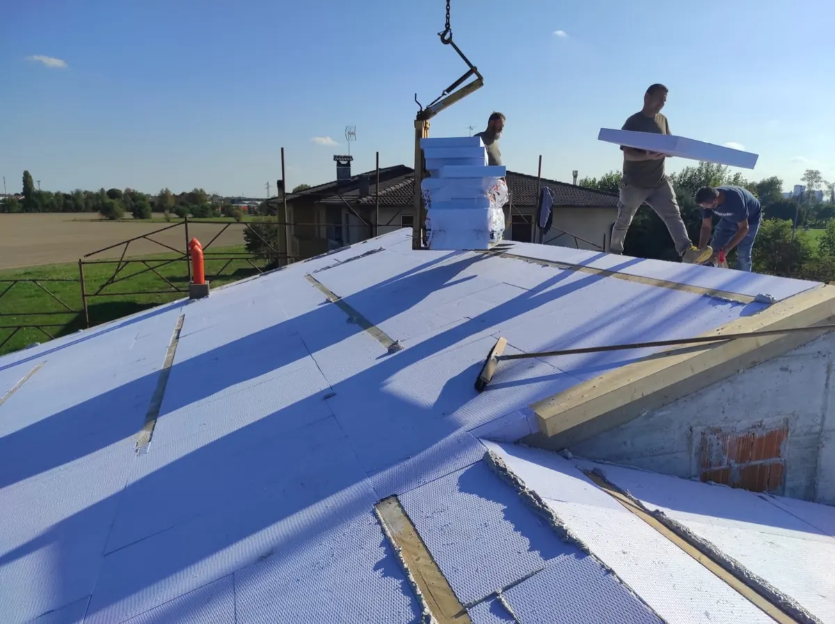 Copertura con pannelli isolanti posati sull’orditura